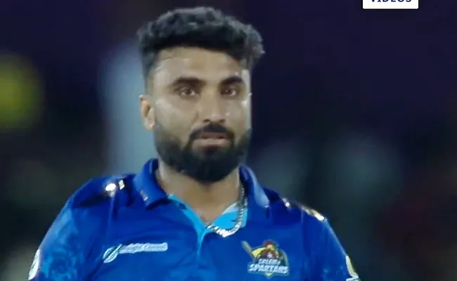 Abhishek Tanwar Concedes 18-Runs-Off-Last-Ball During Match 2-TNPL 2023 - Sakshi