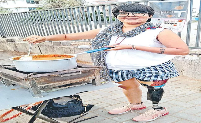 AMPU Tea Girl Removed From Riverfront By AMC - Sakshi