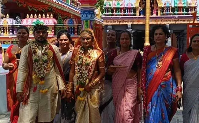 Veeru Married To Transgender Radhika In Mahabubabad District - Sakshi