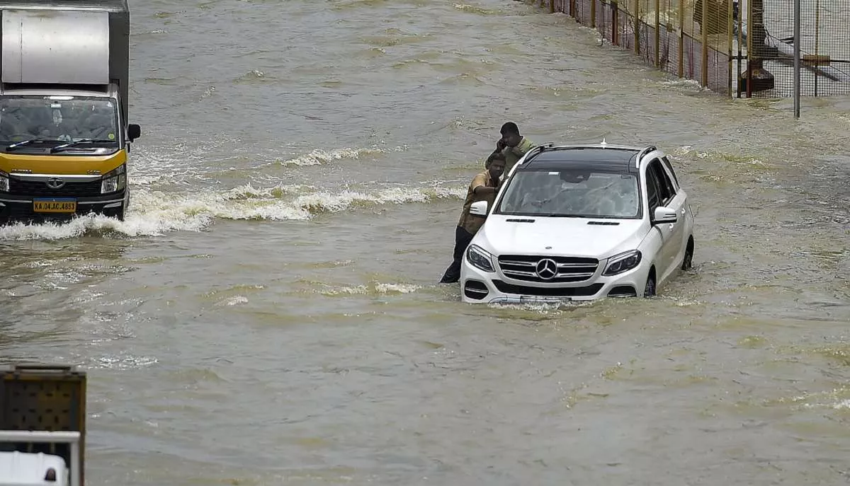 Bengaluru Experiences Severe Waterlogging Cops Clear Drains - Sakshi