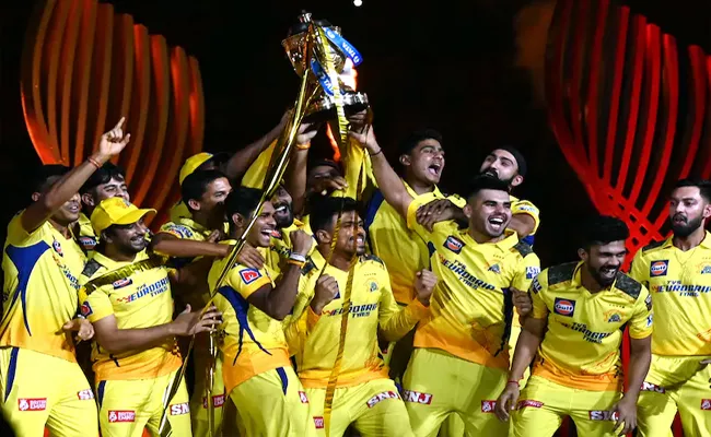 Players Miss-Flights CSK Star Narrate-Crazy IPL Title Celebration Story - Sakshi