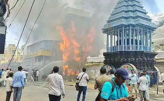 Fact Check:Tirupati Fire Accident Near Govindaraja Swamy Temple - Sakshi