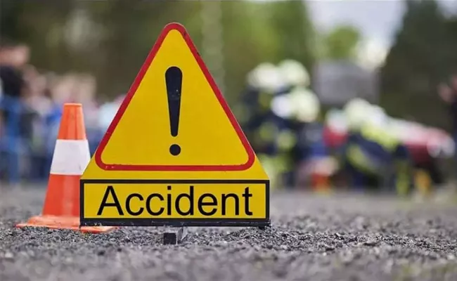 Road Accident: Car Hits Tata Magic Vehicle, 4 Dead Konaseema - Sakshi