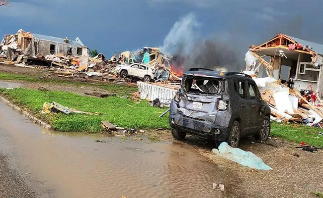 Many Dead Injured Of Extremely Violent Tornado in Perryton Texas - Sakshi