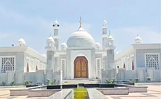 Chennai Businessman Builds Miniature Taj Mahal In Memory Of His Mother - Sakshi