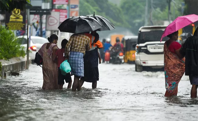 Heavy Rains Lash Tamil Nadu Schools Shut In 6 Districts - Sakshi