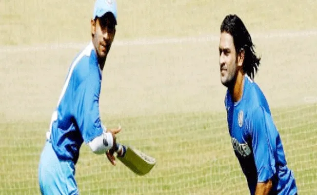 If You Want To Bat I Will Bowl To You Too When Dhoni impressed Aakash Chopra - Sakshi