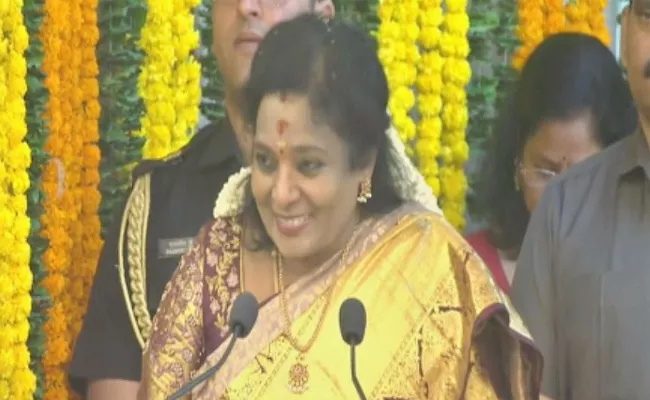 Governor Tamilisai Dancing Telangana Formation Day Celebrations Rajbhavan - Sakshi