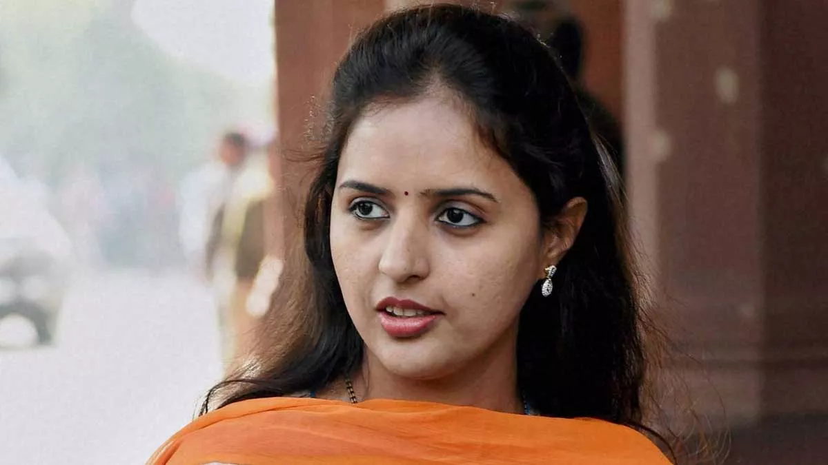 BJP MP Pritam Munde Request Fast Justice  - Sakshi