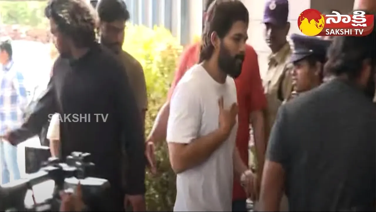 Allu Arjun Visits Apollo Hospital to See Ram Charan Upasana Baby Girl