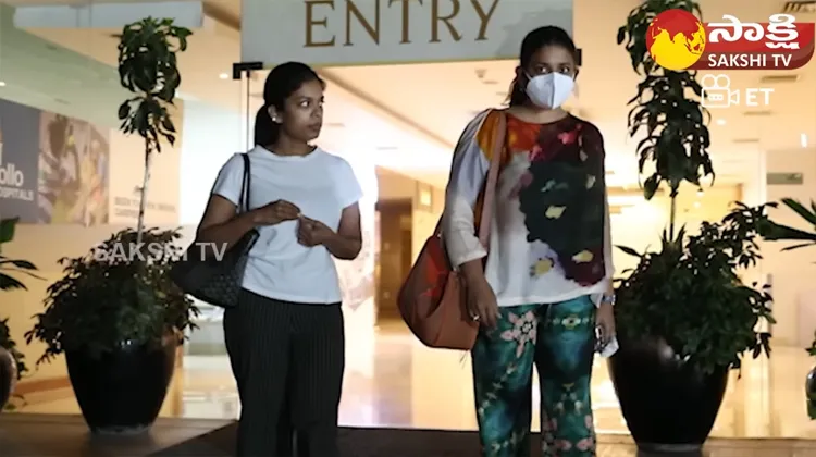 Ram Charan Sisters Sushmita And Sreeja At Apollo Hospital