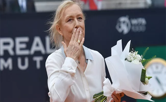 Martina Navratilova says she is clear of cancer after tests - Sakshi