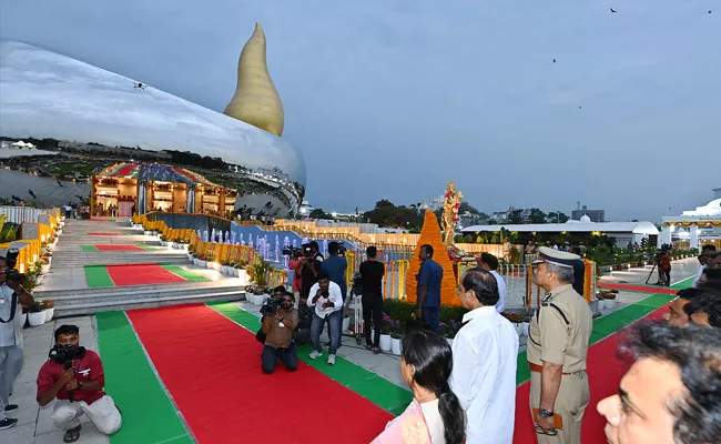 CM KCR Inaugurated Telangana Martyrs Memorial At tank Bund - Sakshi