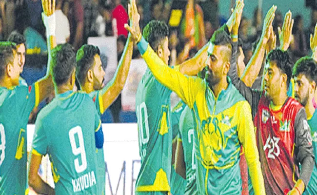 Premier Handball League: Telugu Talons Beat Gujarat Tops - Sakshi