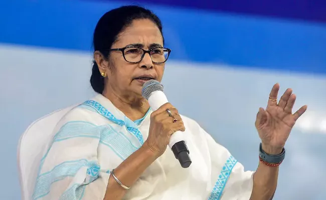 History Should be Saved From Bihar Mamata Banerjee Makes BIG Statement At Patna Opposition Meet - Sakshi