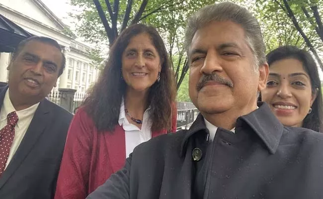 Anand Mahindra Ambani bumped into Sunita Williams epic selfie viral - Sakshi