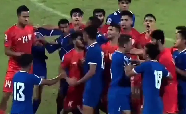 India-Nepal Footballers Ugly Fight During SAFF 2023 Match Video-Viral - Sakshi