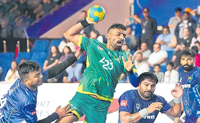 Telugu Talans End Their Game In Semi-Final Lost Gold Eagles Handball - Sakshi