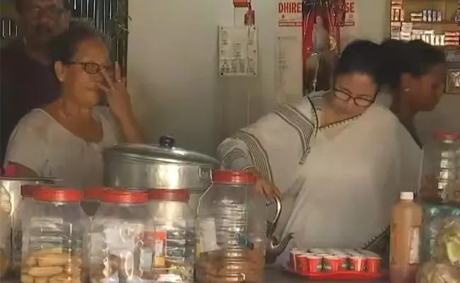 Cm Mamata Banerjee Serves Tea Roadside Stall In Malbazar Wb - Sakshi