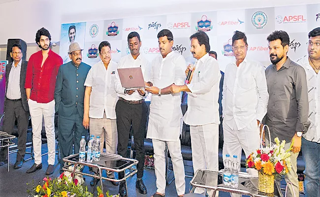 Andhra Pradesh Government support for small films - Sakshi