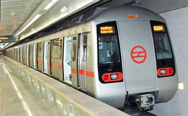 Alcohol Now Allowed On Delhi Metro Per Person Limits - Sakshi