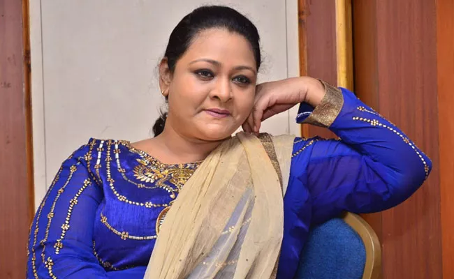 Shakeela Open About Her Sister Cheated Her For Assets - Sakshi