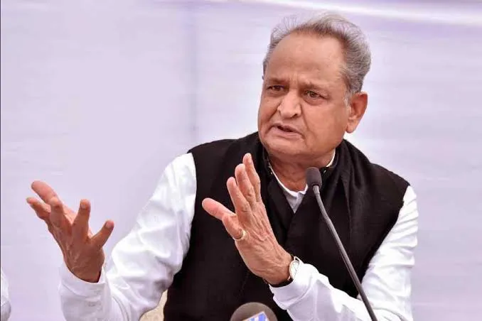 Rajasthan CM Ashok Gehlot Says I Will Do Magic to Earn Money - Sakshi