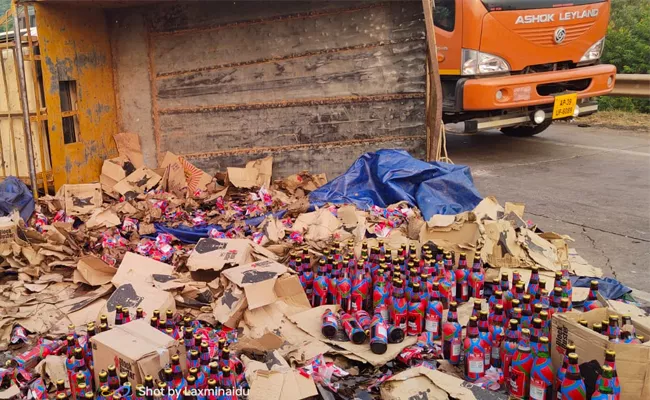 Tata Ace Vehicle Carrying Beer Bottles Overturned In Anakapalle - Sakshi