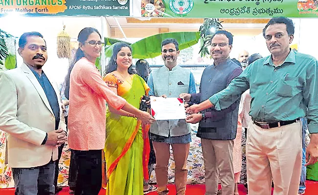 Impressive organic produce stalls in Organic Mahotsav - Sakshi