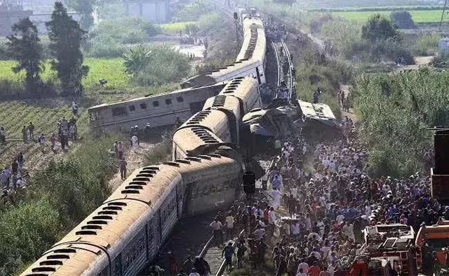 Coromandel Express Driver Reveals Big Clue In Odisha Train Accident - Sakshi