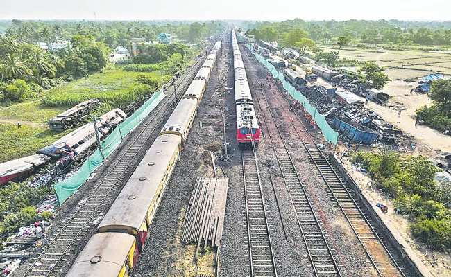 Odisha Train Accident: Restoration of railway track underway - Sakshi