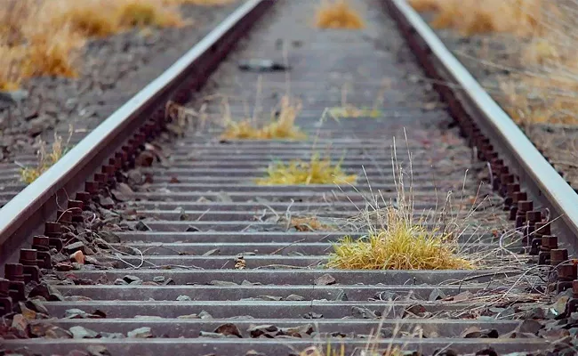 Goods Train Derails In Bilaspur Howrah Mumbai Rail Route  - Sakshi