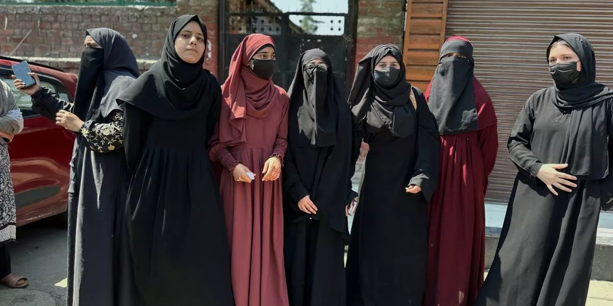 Terror Threat Over Hijab In Srinagar School - Sakshi