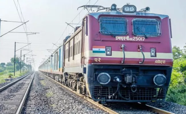 Temporary Halts For 40 Express Trains SCR - Sakshi