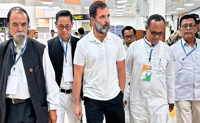 Rahul Gandhi meets Governor Anusuiya Uikey in Imphal - Sakshi