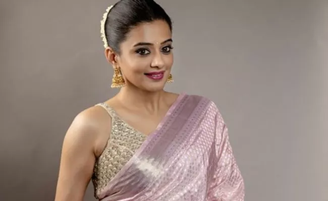 Priyamani Talks About Her No Kissing Policy Films - Sakshi