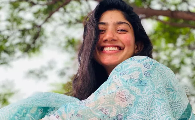 Sai Pallavi Enjoying Amarnath Yatra Trip Shares Pics In Social Media - Sakshi