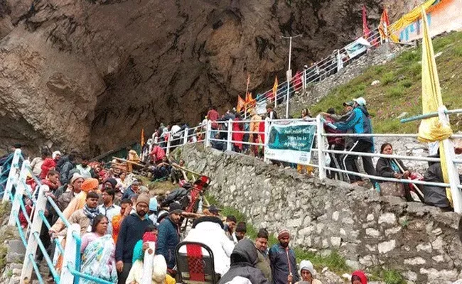 Amarnath yatra resumes from Jammu and Kashmir - Sakshi