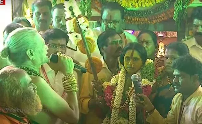 Swarnalatha Rangam Bhavishyavani At ujjaini mahakali Temple - Sakshi