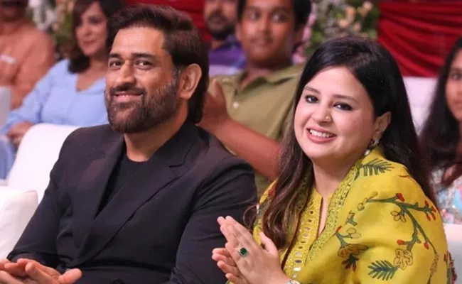 Dhoni New Movie With Telugu Hero - Sakshi