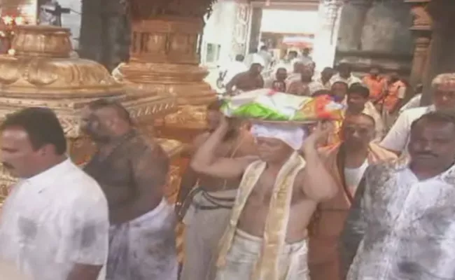 TTD Performing Koil Alwar Thirumanjanam Seva in Tirumala - Sakshi