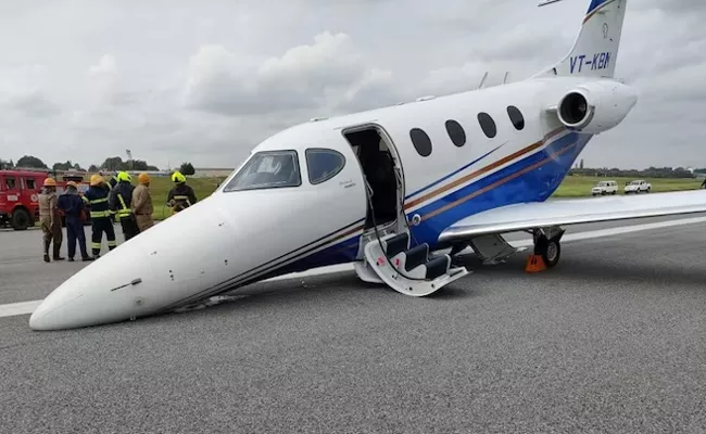 Bengaluru: Aircraft Emergency Landing At Hal Airport - Sakshi