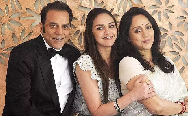 Hema Malini Comment On living Away From Dharmendra - Sakshi