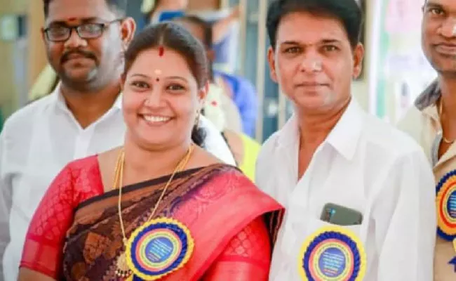 DMK councillor husband and daughter die by suicide - Sakshi