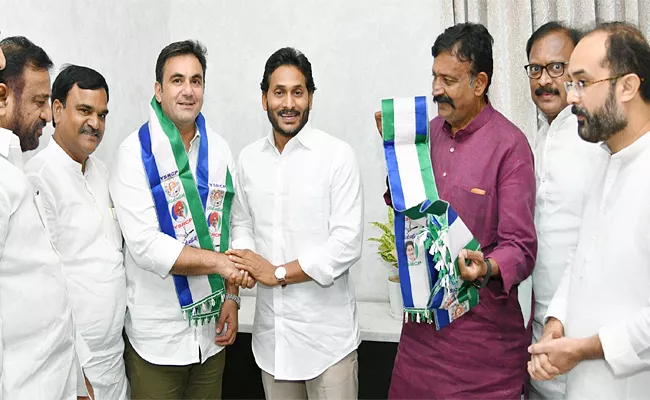 Congress Senior Leader Ahmed Ali Khan Joined In YSRCP - Sakshi