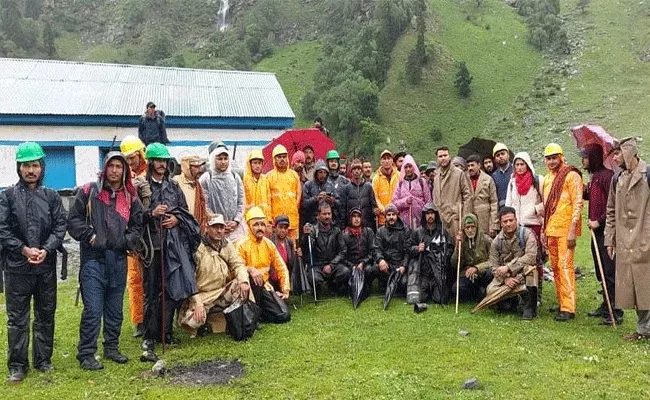 over 50000 tourists were evacuated in himachal - Sakshi