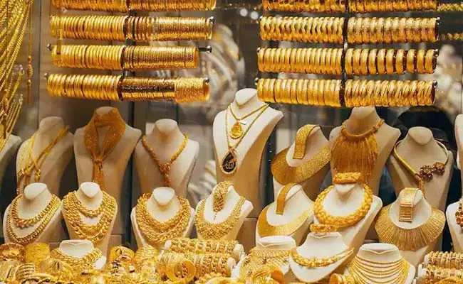 Gold and Silver price today gains on weak US dollar - Sakshi