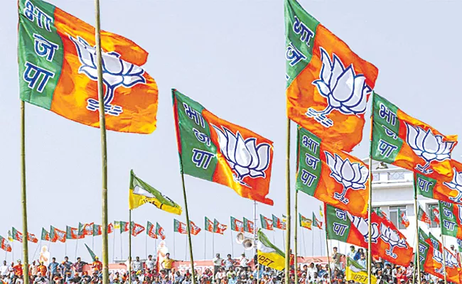 BJP Tiffin Box Baithak for party strength in Telangana - Sakshi