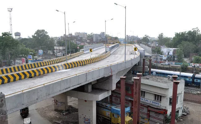 a girl jumped off the railway over bridge after seeing her aunt - Sakshi