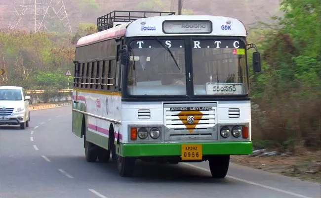 TSRTC Launched Pallevelugu Town Bus Pass In karimnagar Mahabubnagar - Sakshi